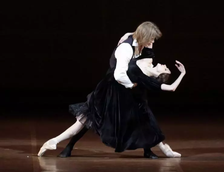 Дама с камелиями 2015 скачать торрентом Дама с камелиями 2015 скачать торрентом