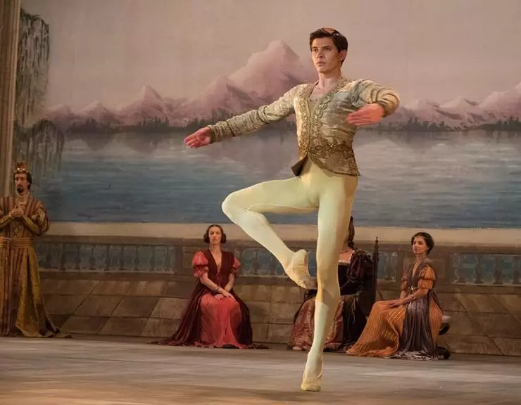 Нуреев. Белый ворон 2019 скачать торрентом Нуреев. Белый ворон 2019 скачать торрентом