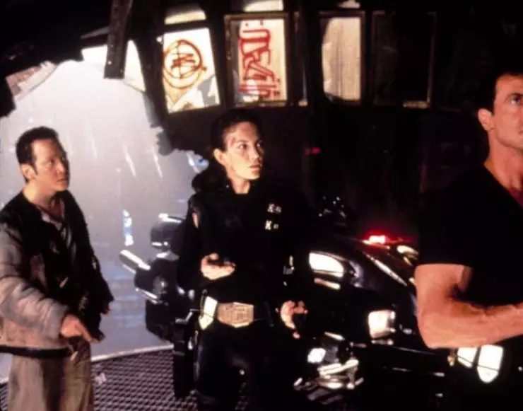 Судья Дредд 1995 скачать торрентом Судья Дредд 1995 скачать торрентом