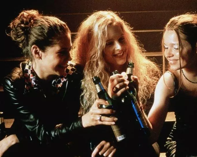 Девочки сверху 2001 скачать с торрента Девочки сверху 2001 скачать с торрента