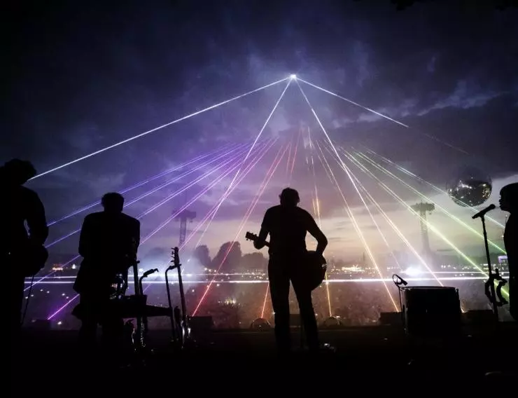 Roger Waters: Us + Them 2019 скачать через торрент бесплатно Roger Waters: Us + Them 2019 скачать через торрент бесплатно