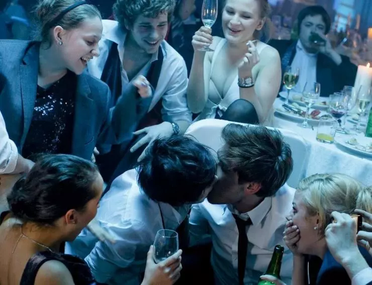 Зал самоубийц 2011 скачать с торрента Зал самоубийц 2011 скачать с торрента