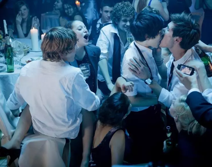 Зал самоубийц 2011 скачать через торрент бесплатно Зал самоубийц 2011 скачать через торрент бесплатно