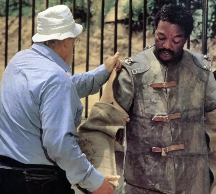 Белая собака 1982 скачать через торрент бесплатно Белая собака 1982 скачать через торрент бесплатно