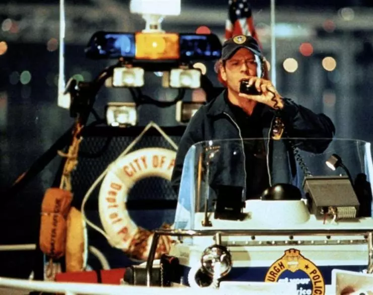 На расстоянии удара 1993 скачать торрентом На расстоянии удара 1993 скачать торрентом