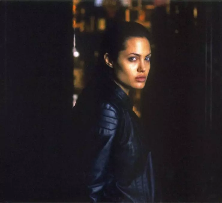 Лара Крофт: Расхитительница гробниц 2001 скачать с торрента Лара Крофт: Расхитительница гробниц 2001 скачать с торрента