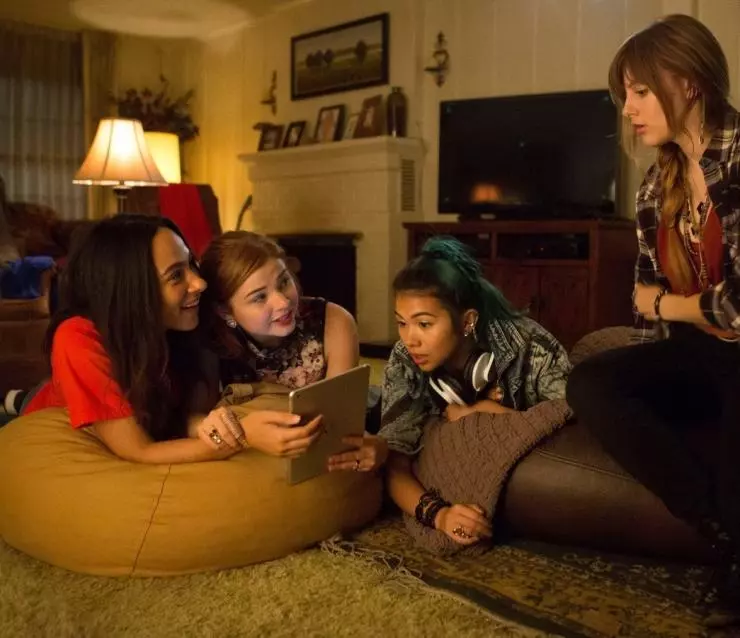 Джем и голограммы 2015 скачать торрентом Джем и голограммы 2015 скачать торрентом