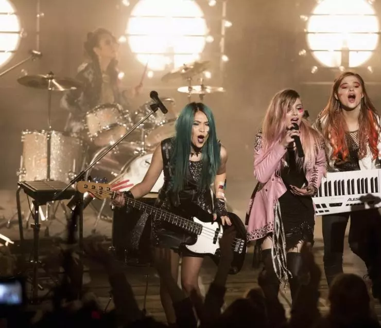 Джем и голограммы 2015 скачать через торрент бесплатно Джем и голограммы 2015 скачать через торрент бесплатно