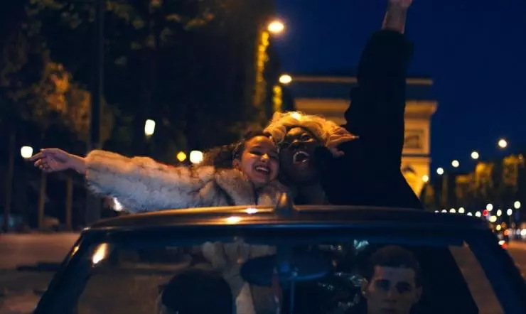 Божественные 2016 скачать торрентом Божественные 2016 скачать торрентом