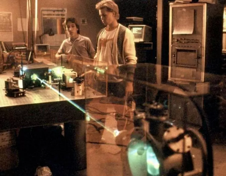 Настоящие гении 1985 скачать с торрента Настоящие гении 1985 скачать с торрента