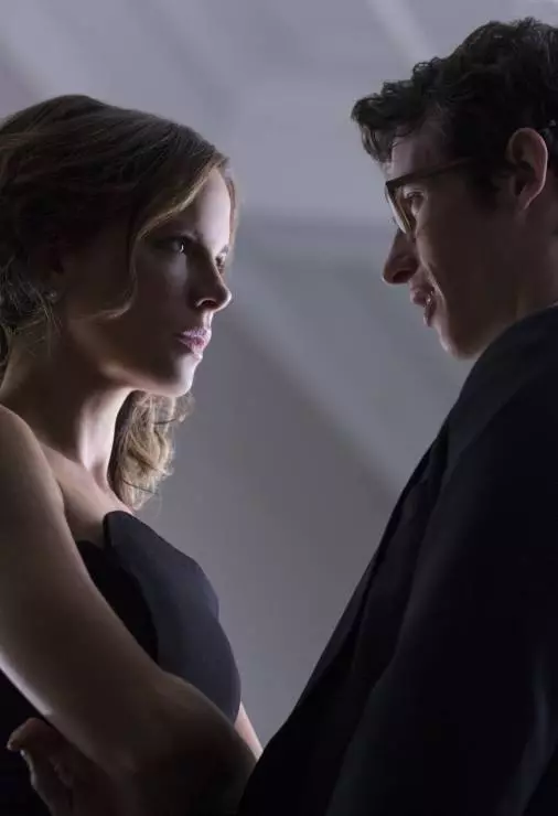 Единственный живой парень в Нью-Йорке 2017 скачать через торрент бесплатно Единственный живой парень в Нью-Йорке 2017 скачать через торрент бесплатно