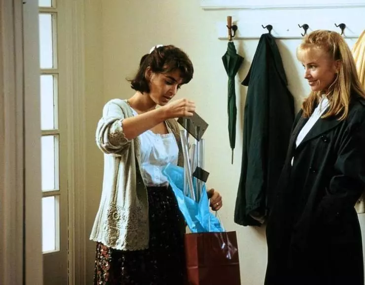 Рука, качающая колыбель 1992 скачать торрентом Рука, качающая колыбель 1992 скачать торрентом