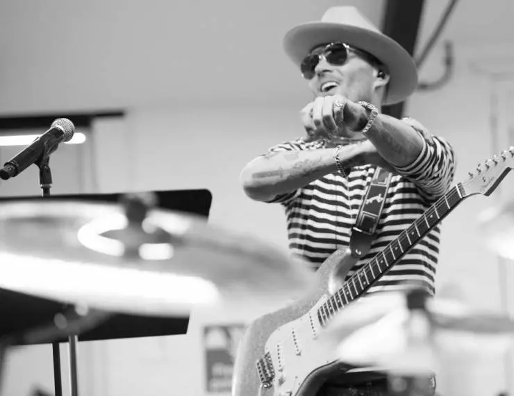 Когда утихнет толпа 2018 скачать с торрента Когда утихнет толпа 2018 скачать с торрента