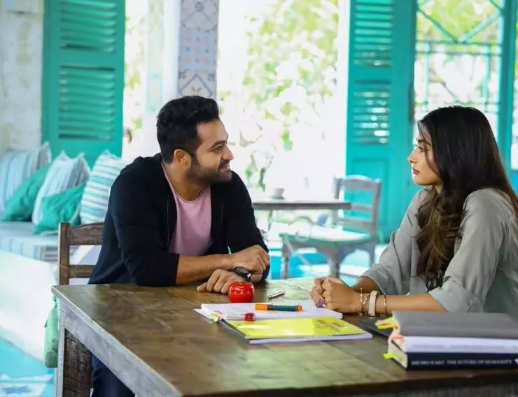 Аравинда вместе с Рагхавой 2018 скачать с торрента Аравинда вместе с Рагхавой 2018 скачать с торрента