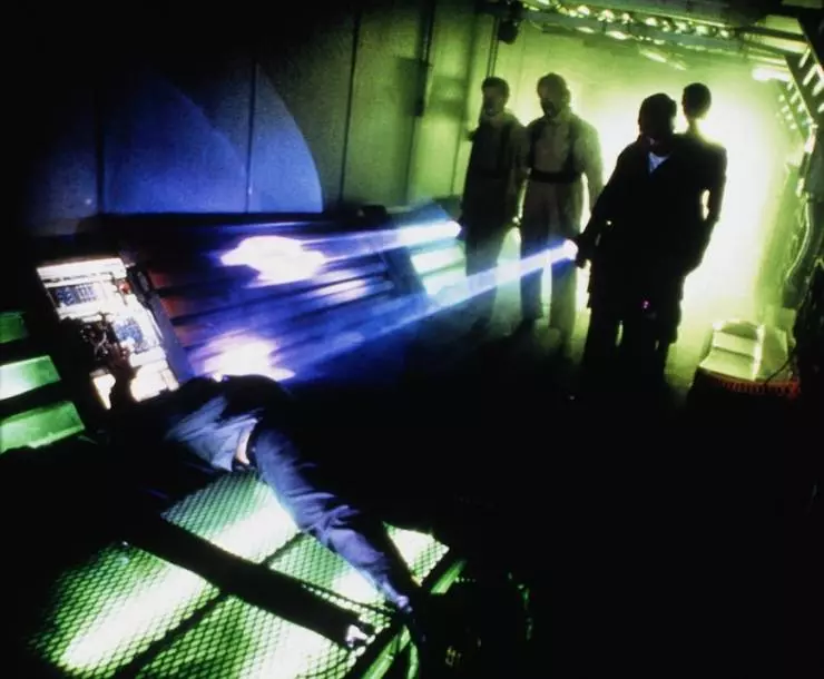 Гостья из космоса 1993 скачать с торрента Гостья из космоса 1993 скачать с торрента