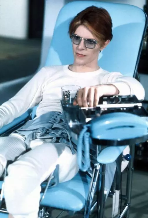 Человек, который упал на Землю 1976 скачать через торрент бесплатно Человек, который упал на Землю 1976 скачать через торрент бесплатно