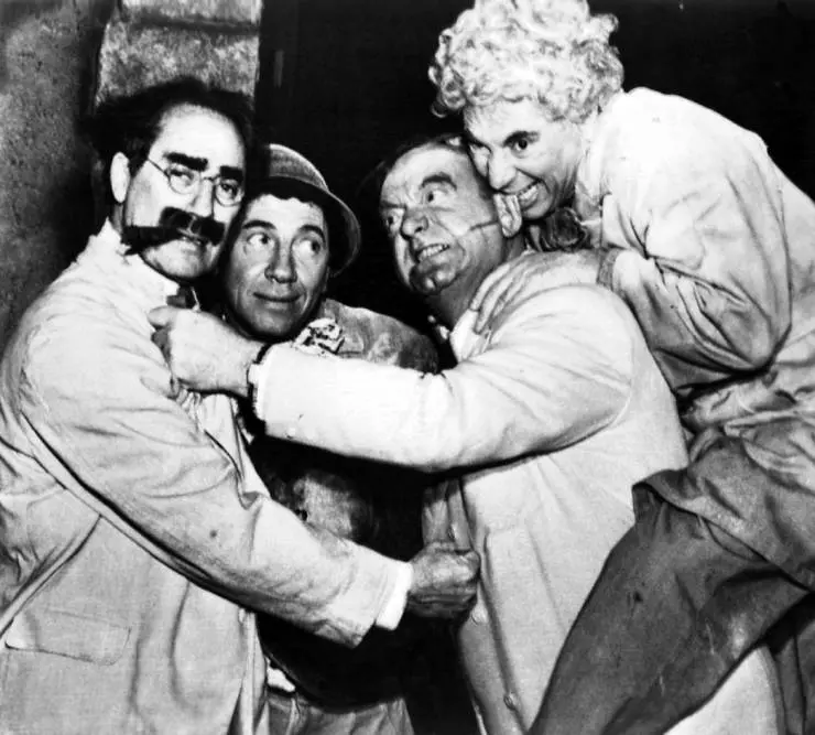 Ночь в Касабланке 1946 скачать с торрента Ночь в Касабланке 1946 скачать с торрента