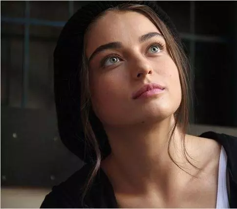 Милая и опасная 2015 скачать торрентом Милая и опасная 2015 скачать торрентом