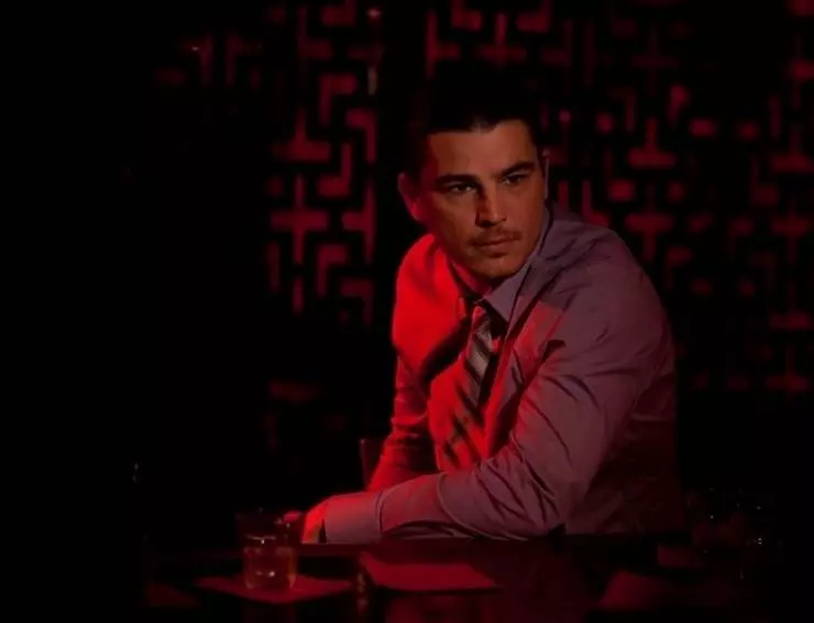 Девушка входит в бар 2011 скачать с торрента Девушка входит в бар 2011 скачать с торрента