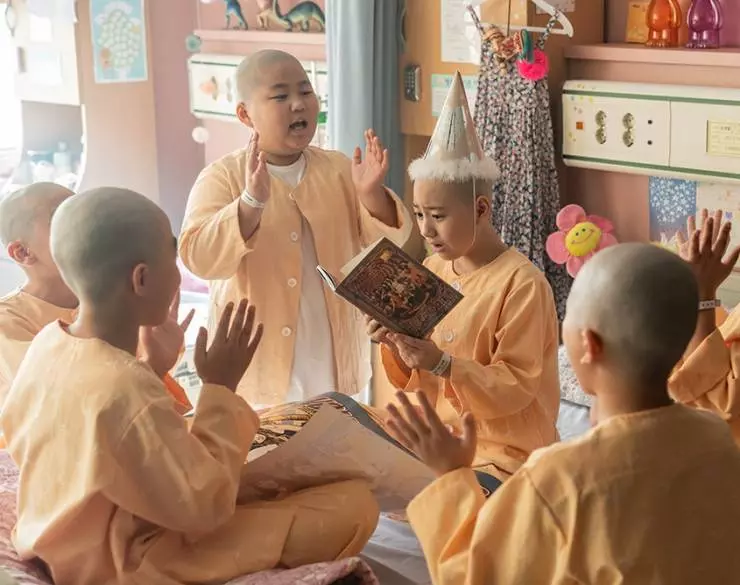 Веселее, мистер Ли! 2019 скачать через торрент бесплатно Веселее, мистер Ли! 2019 скачать через торрент бесплатно