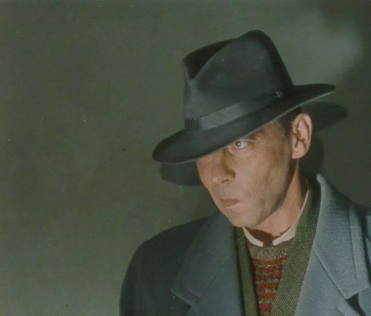 Второстепенные люди 2001 скачать через торрент бесплатно Второстепенные люди 2001 скачать через торрент бесплатно