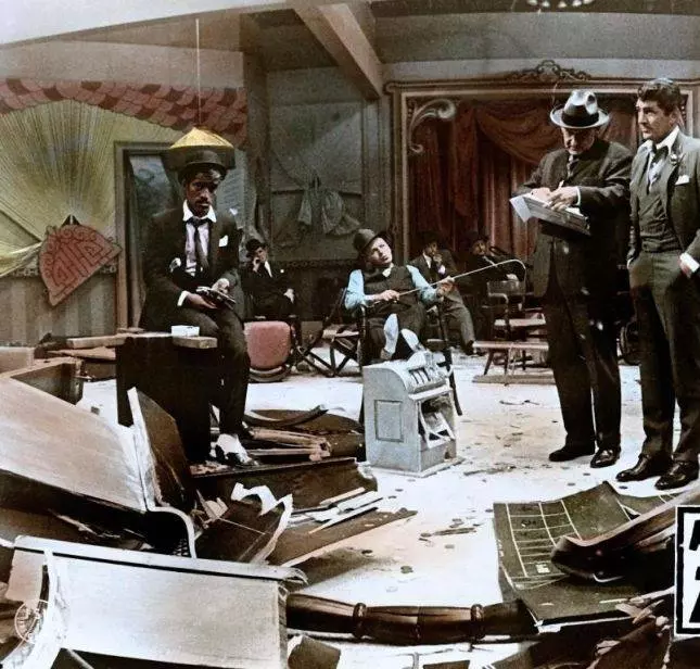 Робин и 7 гангстеров 1964 скачать торрентом Робин и 7 гангстеров 1964 скачать торрентом