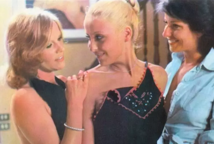 Эммануэль и Француаза, сестрички 1975 скачать через торрент бесплатно Эммануэль и Француаза, сестрички 1975 скачать через торрент бесплатно