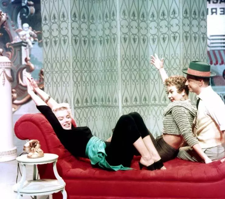 Нет такого бизнеса, как шоу-бизнес 1954 скачать с торрента Нет такого бизнеса, как шоу-бизнес 1954 скачать с торрента