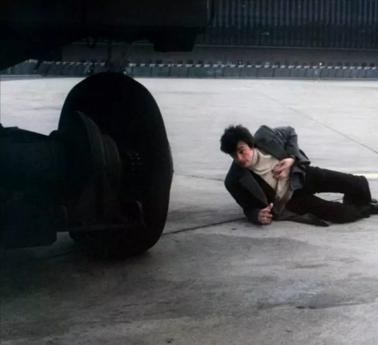 Спешащий человек 1977 скачать торрентом Спешащий человек 1977 скачать торрентом