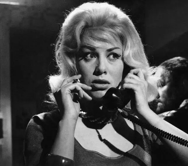 Душитель замка Блэкмор 1963 скачать через торрент бесплатно Душитель замка Блэкмор 1963 скачать через торрент бесплатно