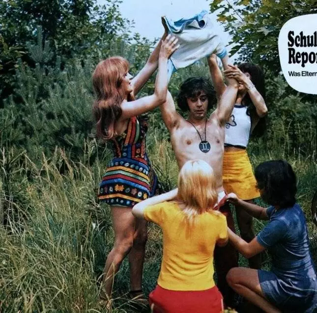 Доклад о школьницах 4: О том, что часто приводит родителей в отчаяние 1972 скачать через торрент бесплатно Доклад о школьницах 4: О том, что часто приводит родителей в отчаяние 1972 скачать через торрент бесплатно