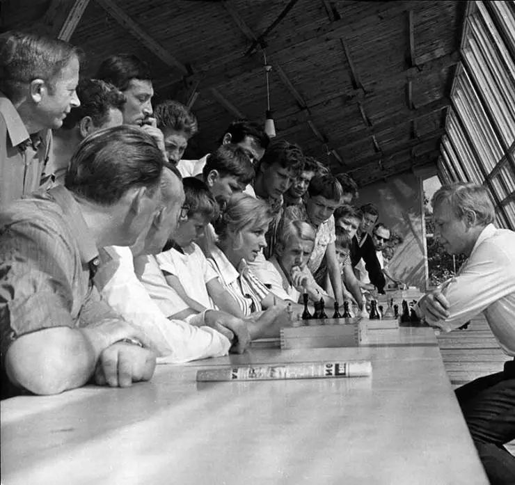 Гроссмейстер 1972 скачать с торрента Гроссмейстер 1972 скачать с торрента