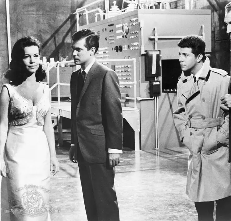 Доктор Голдфут и бикини-машины 1965 скачать с торрента Доктор Голдфут и бикини-машины 1965 скачать с торрента