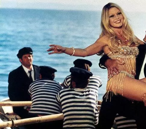 Ромовый бульвар 1971 скачать с торрента Ромовый бульвар 1971 скачать с торрента