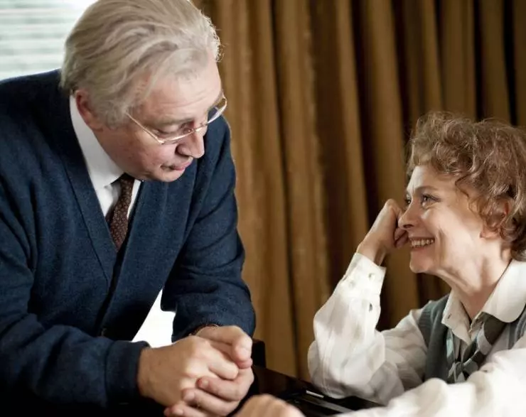 Влюбиться в мисс Хатто 2012 скачать с торрента Влюбиться в мисс Хатто 2012 скачать с торрента