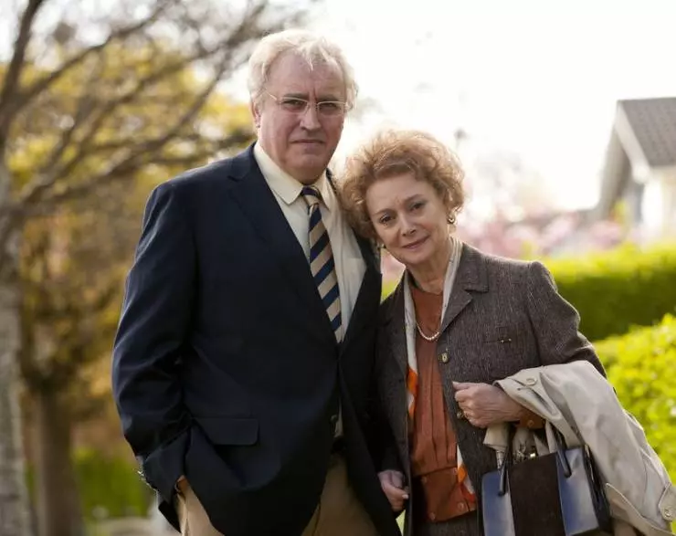 Влюбиться в мисс Хатто 2012 скачать через торрент бесплатно Влюбиться в мисс Хатто 2012 скачать через торрент бесплатно