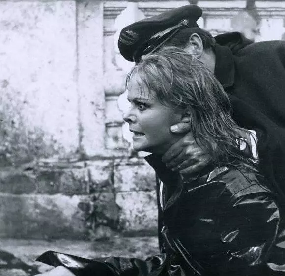 Девушка, которая слишком много знала 1963 скачать торрентом Девушка, которая слишком много знала 1963 скачать торрентом