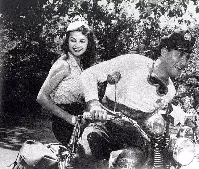 Американец в Риме 1954 скачать торрентом Американец в Риме 1954 скачать торрентом