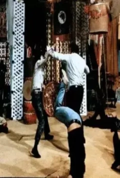 Громила в Гонконге 1975 скачать торрентом Громила в Гонконге 1975 скачать торрентом