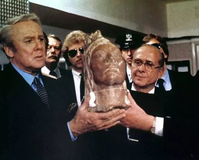 Убийство на кладбище этрусков 1982 скачать торрентом Убийство на кладбище этрусков 1982 скачать торрентом