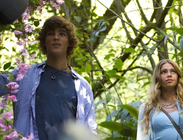 Голубая лагуна 2012 скачать через торрент бесплатно Голубая лагуна 2012 скачать через торрент бесплатно