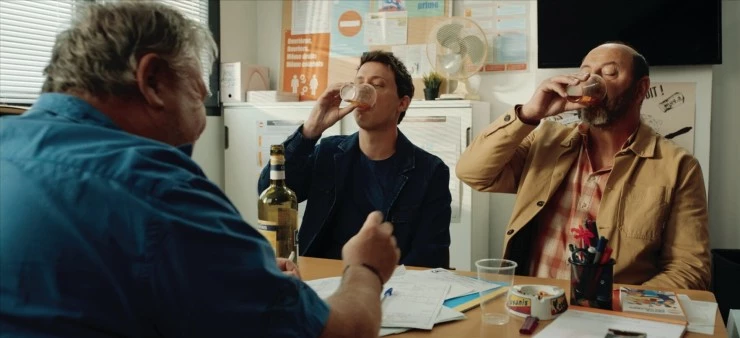 Бедный богач 2025 скачать с торрента Бедный богач 2025 скачать с торрента