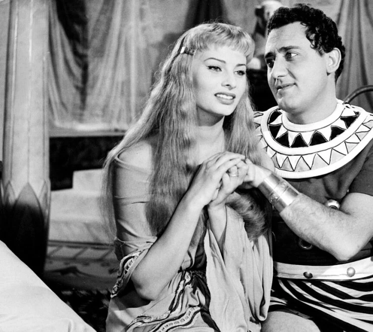 Две ночи с Клеопатрой 1954 скачать торрентом Две ночи с Клеопатрой 1954 скачать торрентом