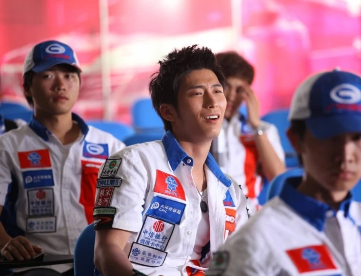 Легендарный гонщик 2011 скачать через торрент бесплатно Легендарный гонщик 2011 скачать через торрент бесплатно