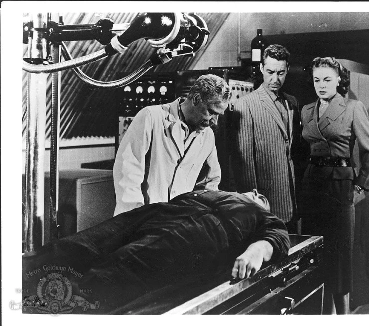 Необычайно прозрачный человек 1960 скачать с торрента Необычайно прозрачный человек 1960 скачать с торрента