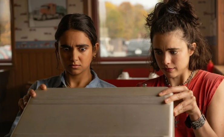 Красотки в бегах 2024 скачать торрентом Красотки в бегах 2024 скачать торрентом