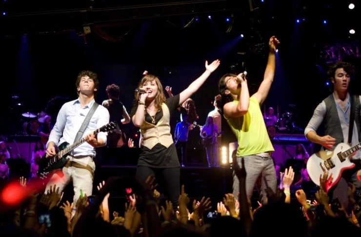 Концерт братьев Джонас 2009 скачать торрентом Концерт братьев Джонас 2009 скачать торрентом