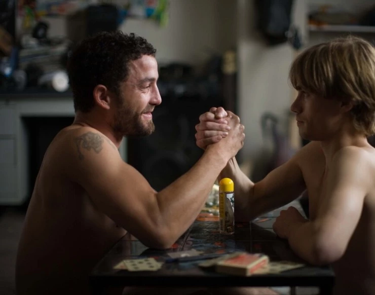 За стенами 2012 скачать с торрента За стенами 2012 скачать с торрента