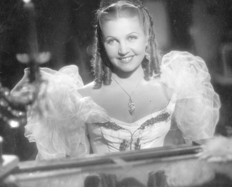 Маскарад 1941 скачать с торрента Маскарад 1941 скачать с торрента