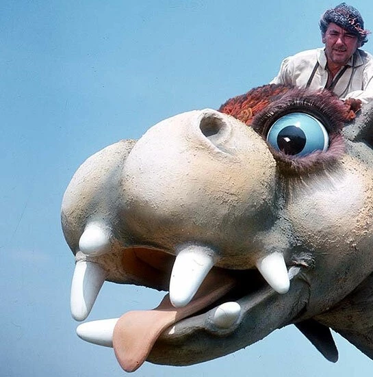 За околицей дракон 1982 скачать с торрента За околицей дракон 1982 скачать с торрента